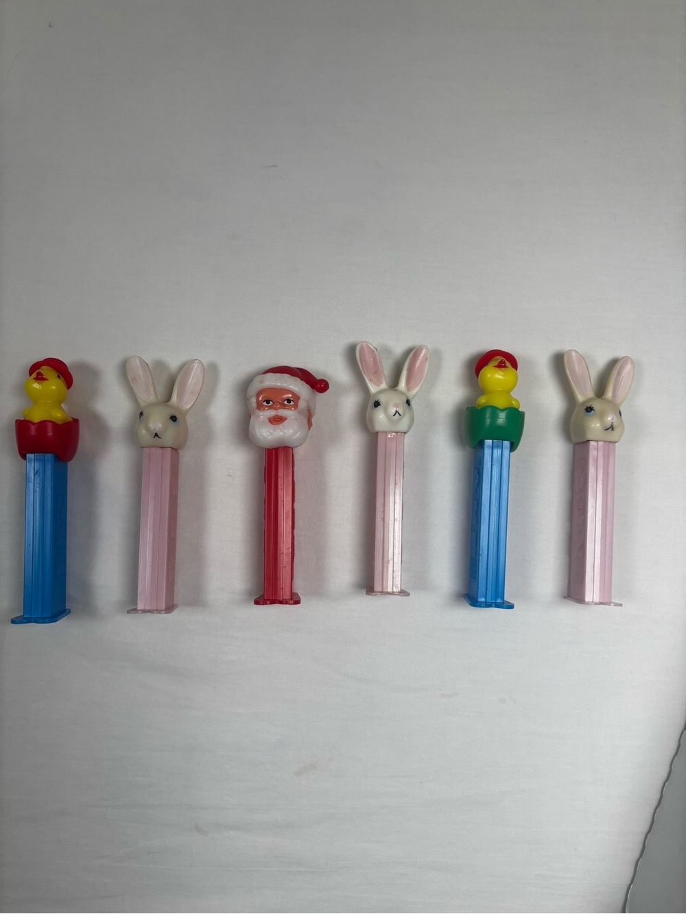 Lot of 5 HTF Vintage PEZ Holiday Dispensers: Slovenia, Hungary, Austria ~ w/Feet